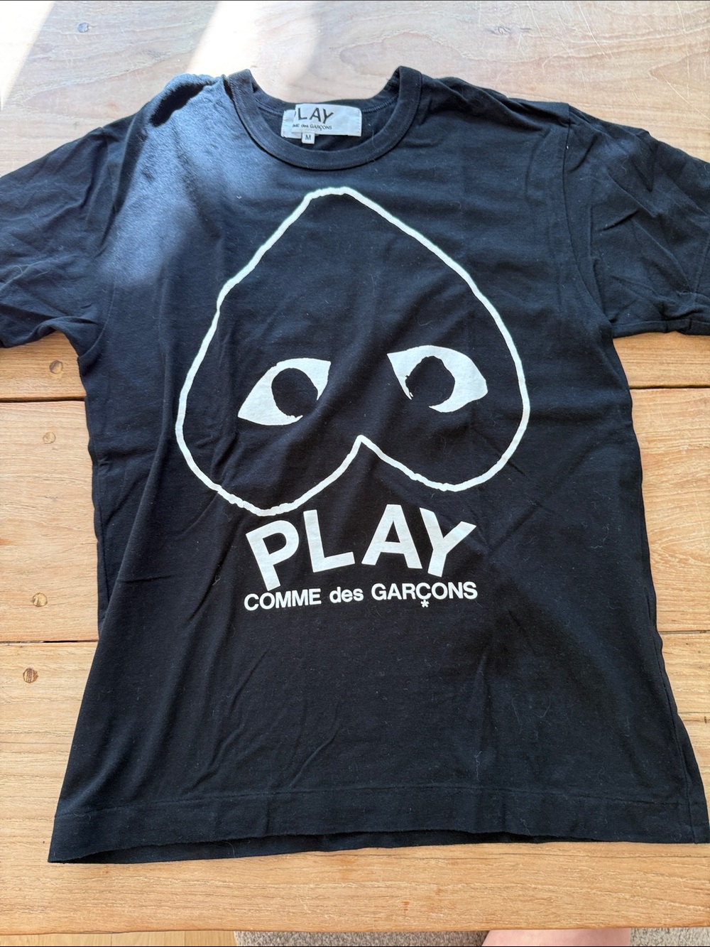 Comme des Garcons PLAY Black Logo Heart T-Shirt med